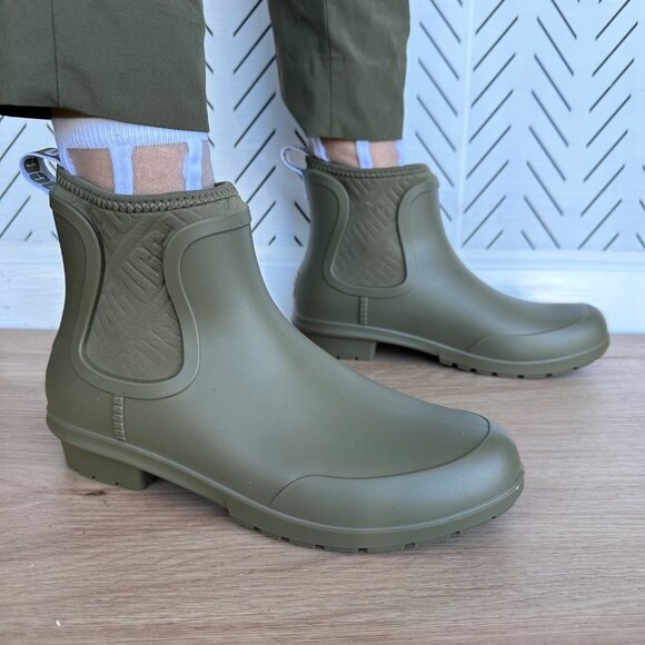 UGG Shoes - ⭐UGG Australia Women Boots Waterproof Rain Sz 7 Chevonne Geniune Sheep Fur Olive